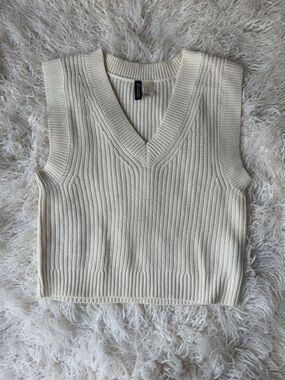 H&M Cream Ribbed V-Neck Knit Sweater Vest